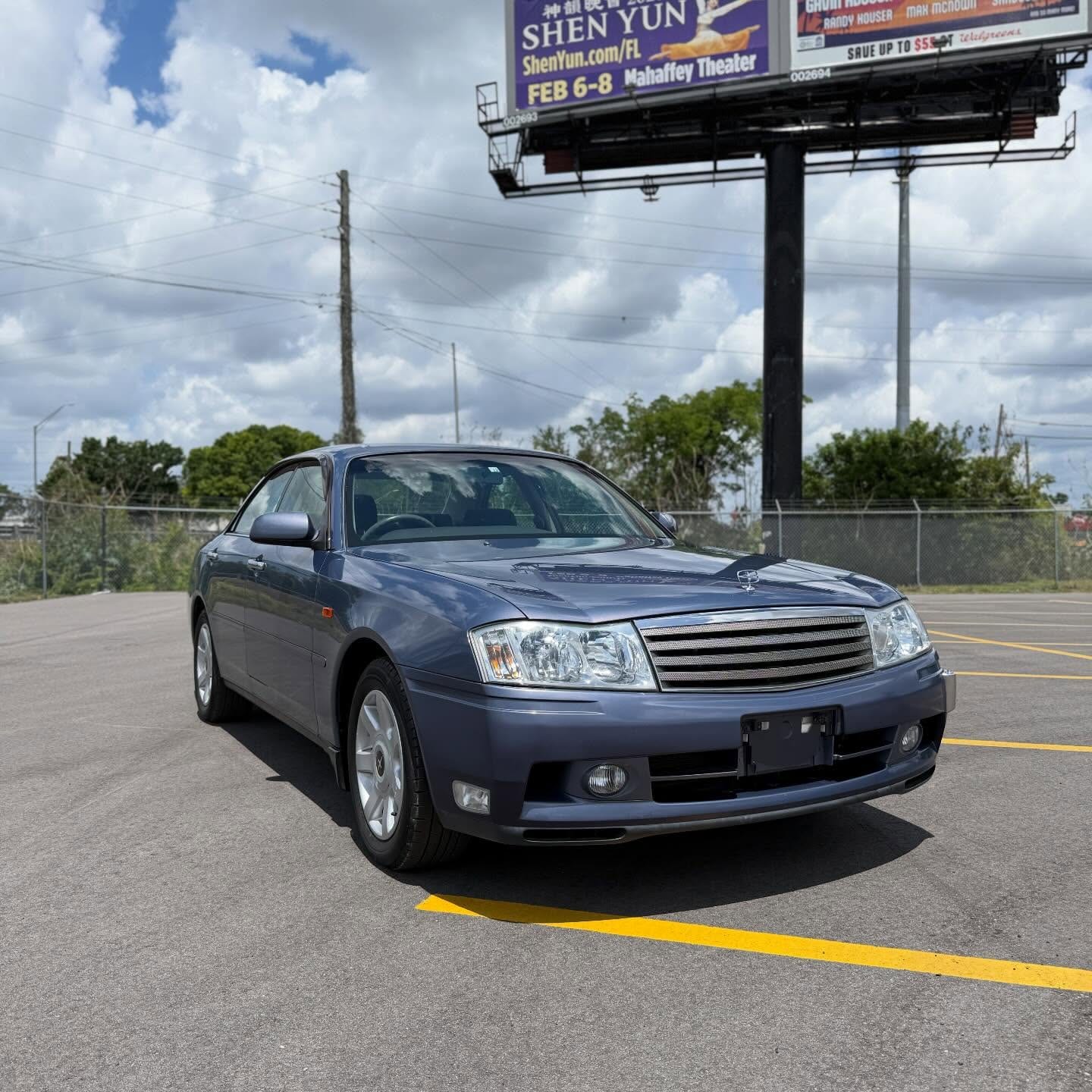 2000 Nissan Gloria, photo 1