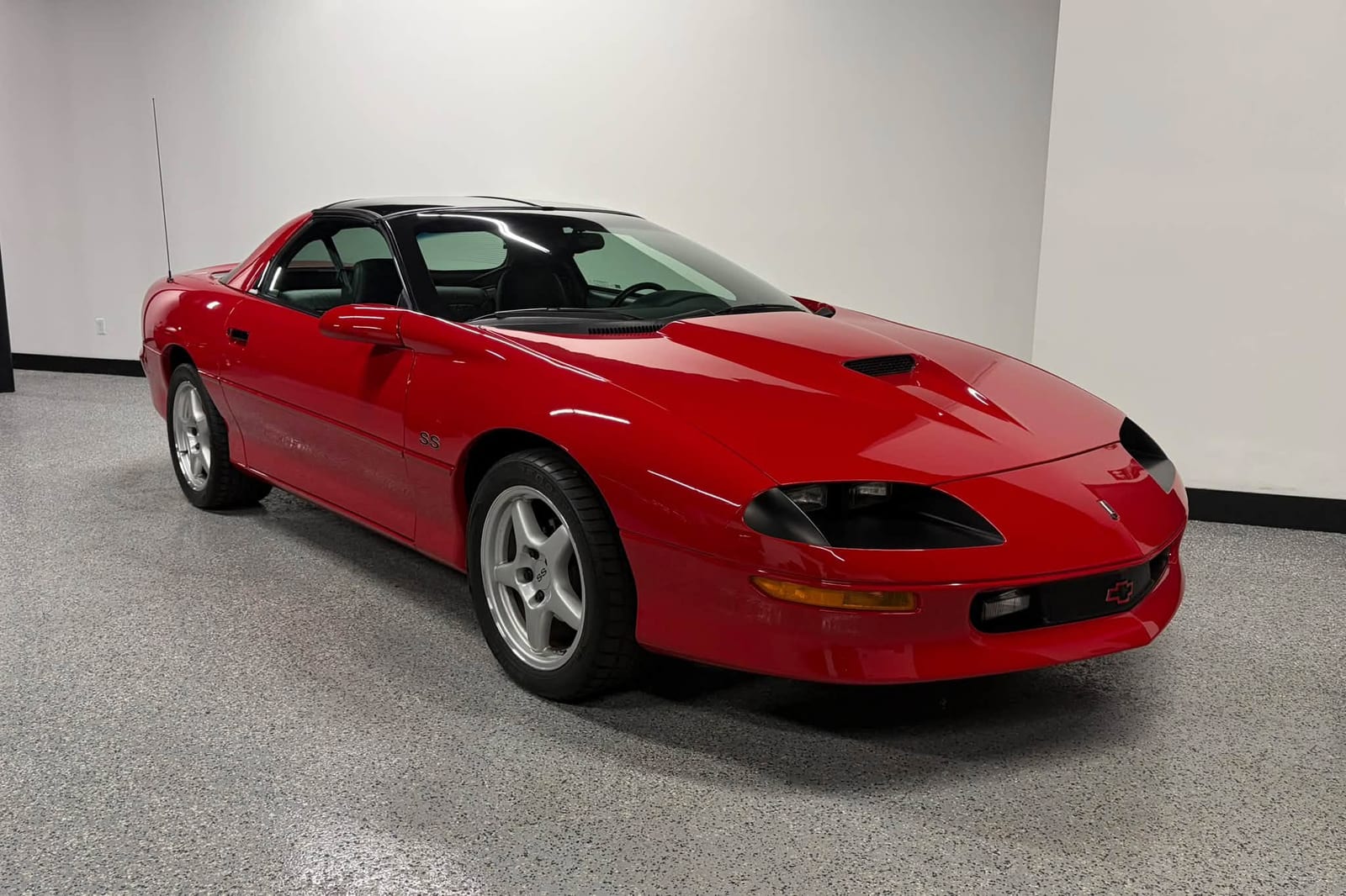 1997 Chevrolet Camaro, photo 1
