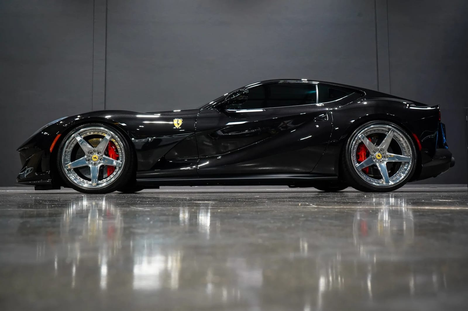 2019 Ferrari 812, photo 1