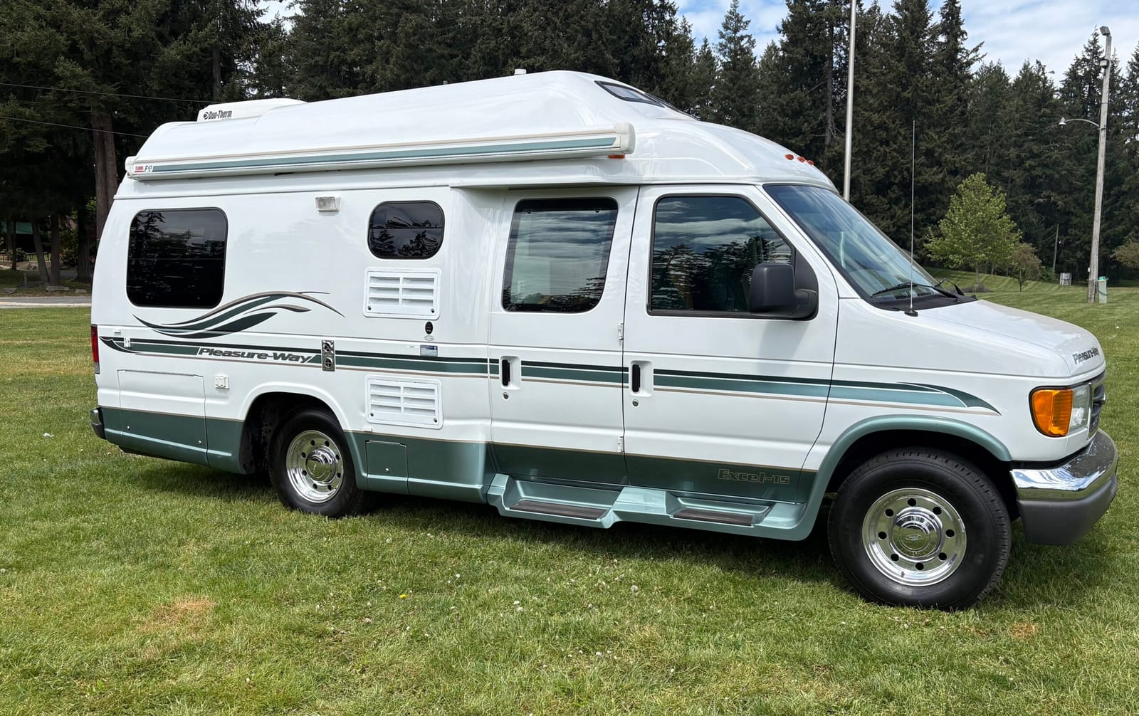 2004 Ford Econoline Wagon, photo 1