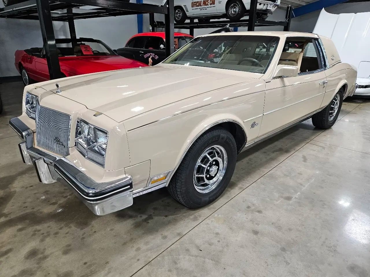 1985 Buick Riviera, photo 1