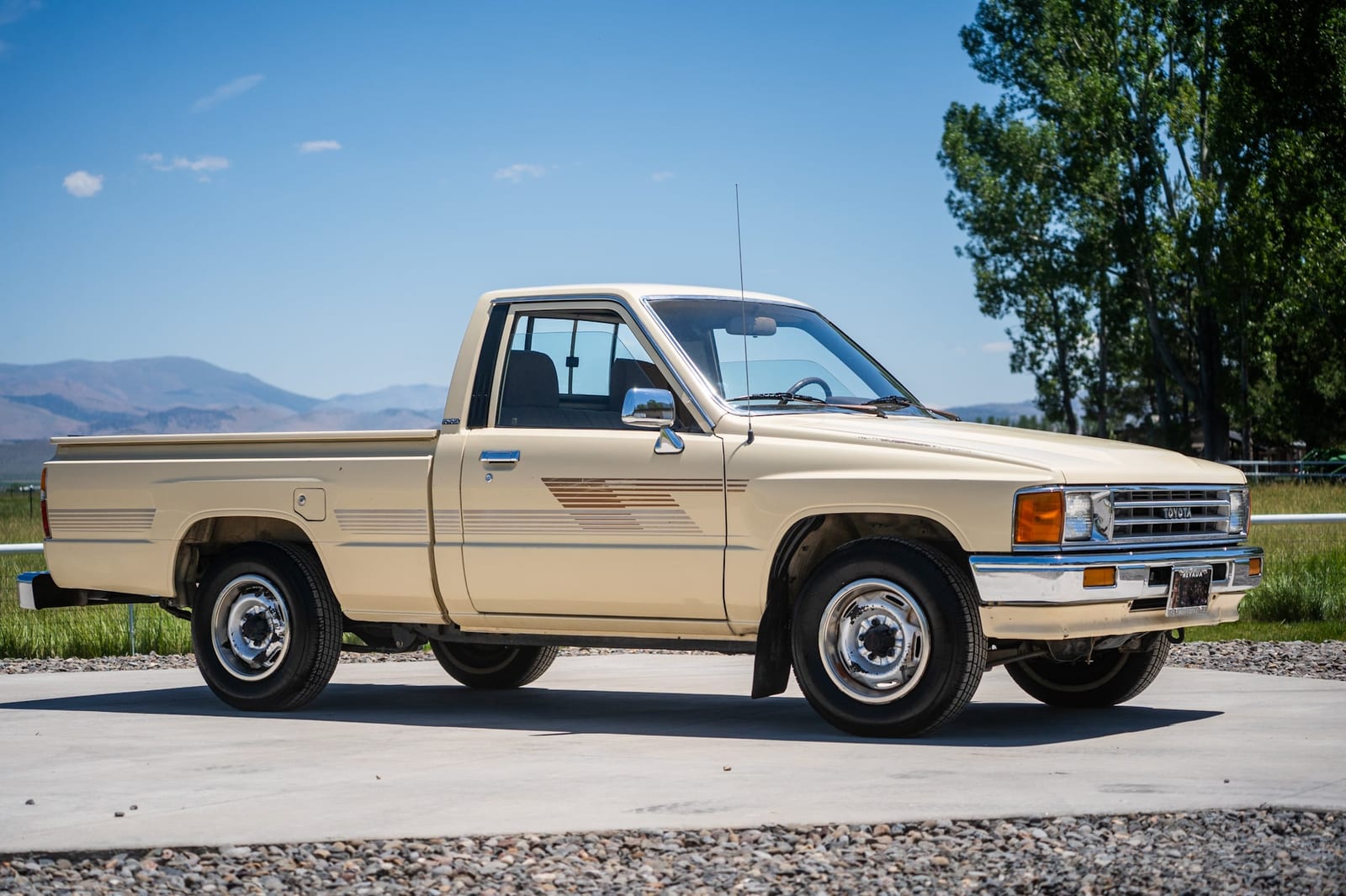 1987 Toyota Pickup, photo 1